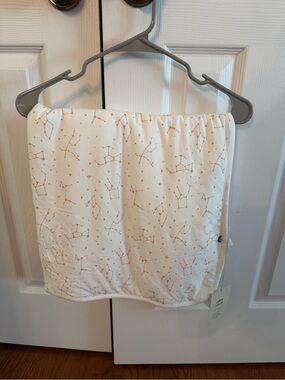 Kyte BABY Cream Muslin Blanket with Gold Constellation Print